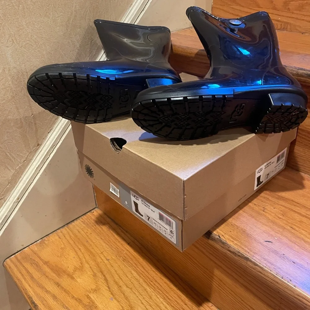 Ugg Women's High Gloss Sienna Black Rain Boot Size 7 With Box Waterproof Midcalf - Picture 6 of 6